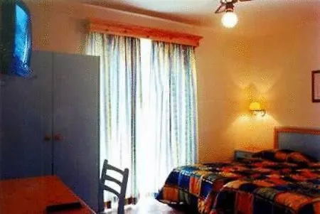 The Mediterranea & Σεντ Πόλς Μπέι